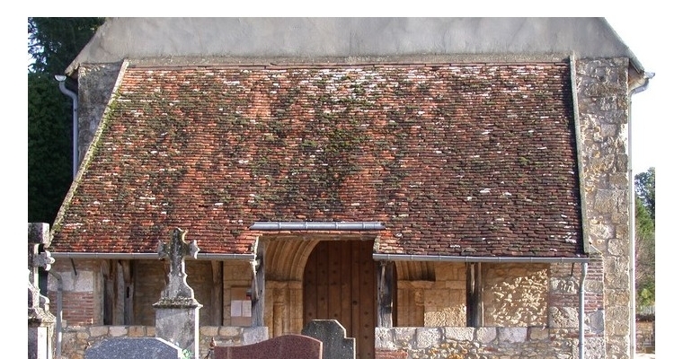 Le caquetoir de l'église vaut aussi le détour.